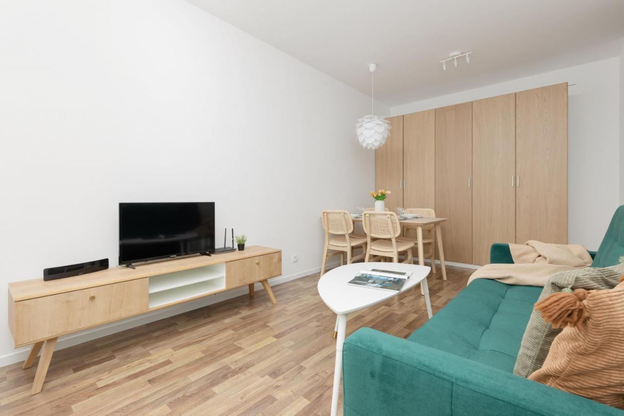 Stacja Wola Apartments With Parking By Noclegi Renters Warsaw Exterior photo