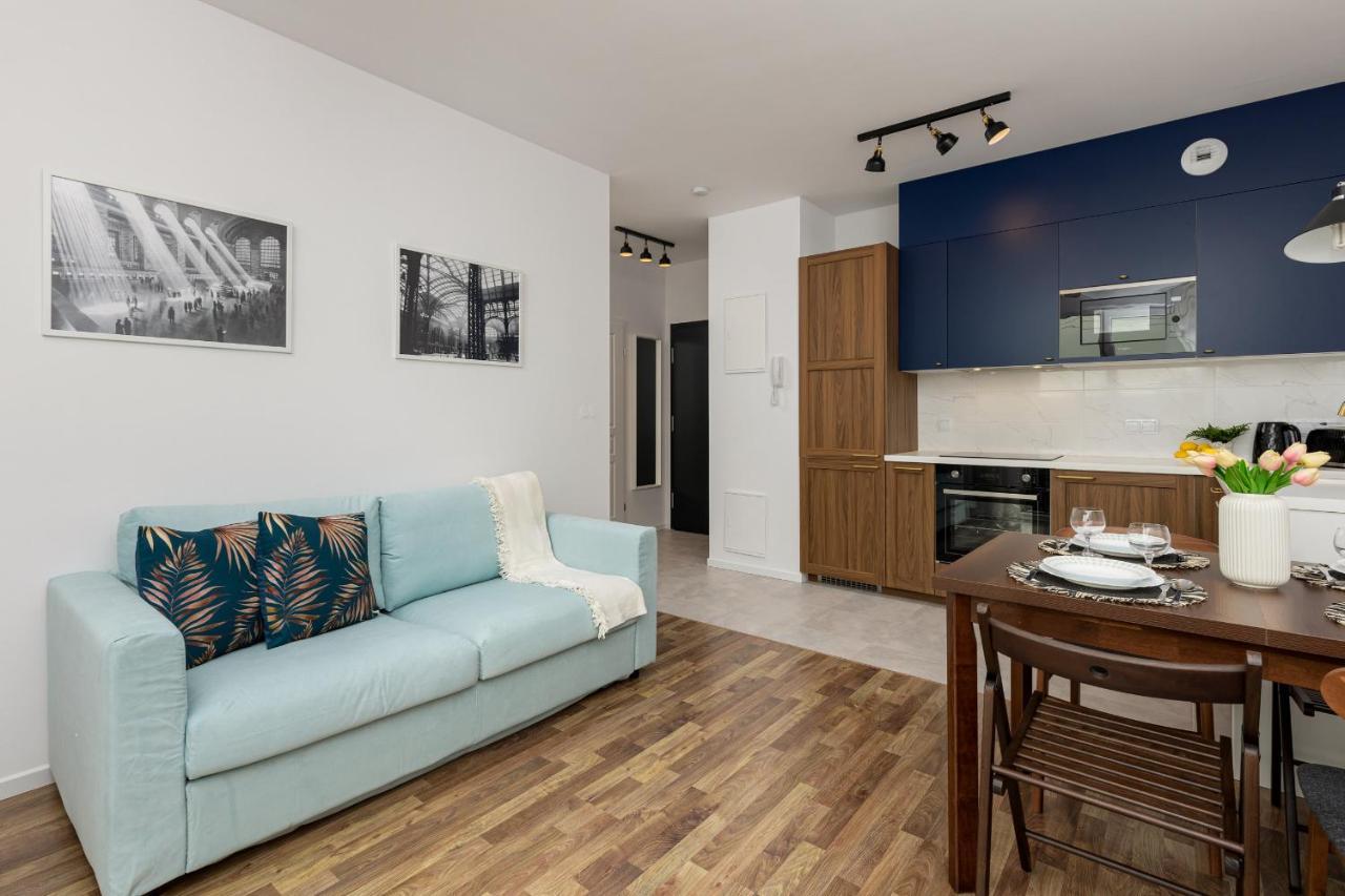 Stacja Wola Apartments With Parking By Noclegi Renters Warsaw Exterior photo