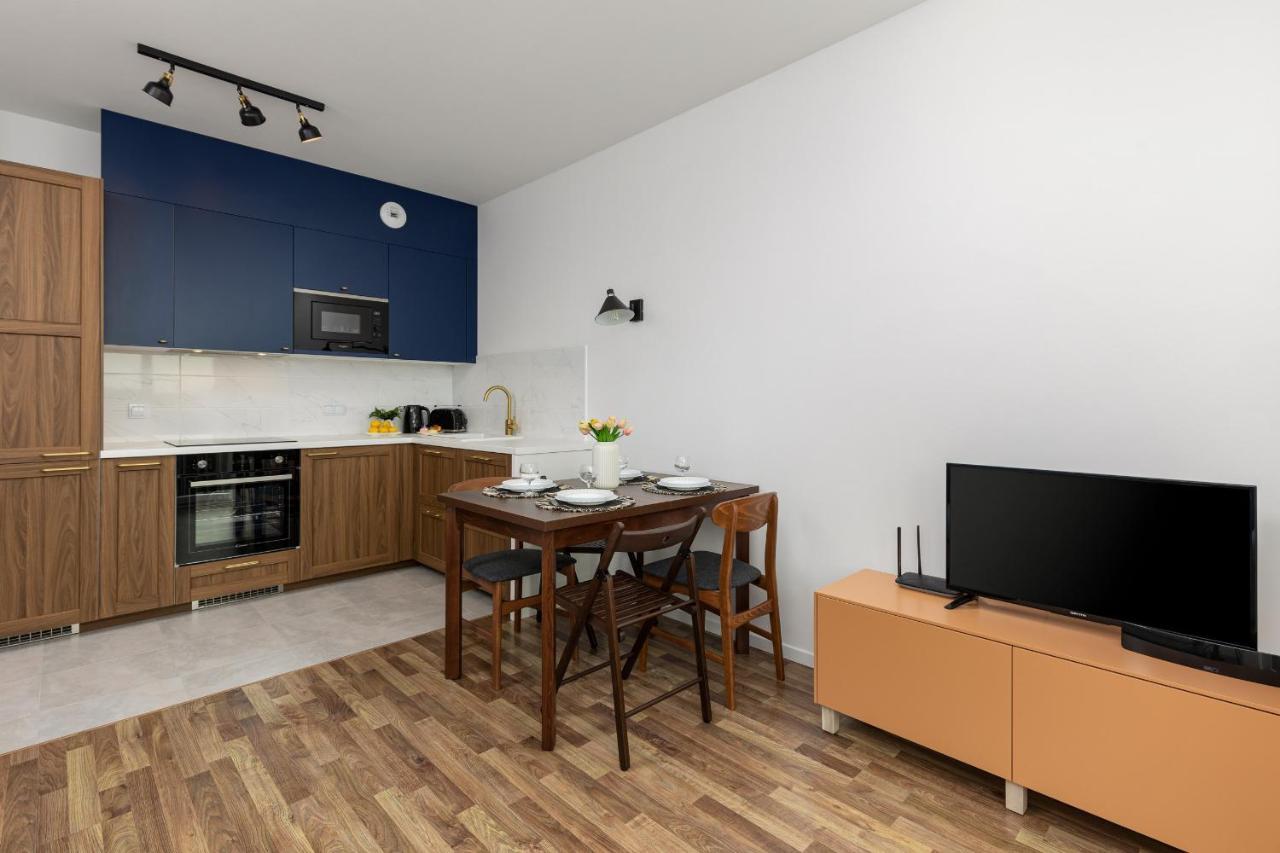 Stacja Wola Apartments With Parking By Noclegi Renters Warsaw Exterior photo